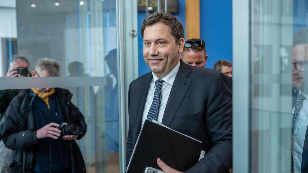 Einkommensteuer: Lars Klingbeil fordert Beitrag von Spitzenverdienern