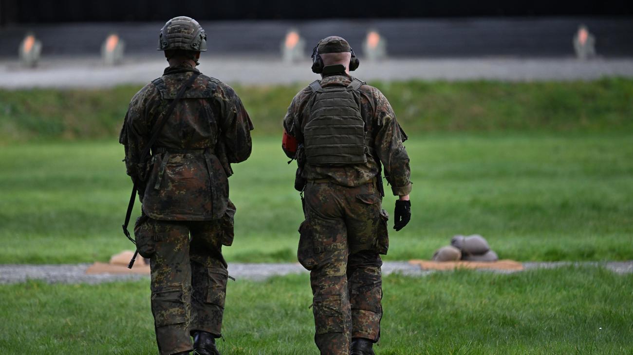 Wehrdienst: Bundeswehr hat rund 200.000 Briefe zu Wehrdienst verschickt