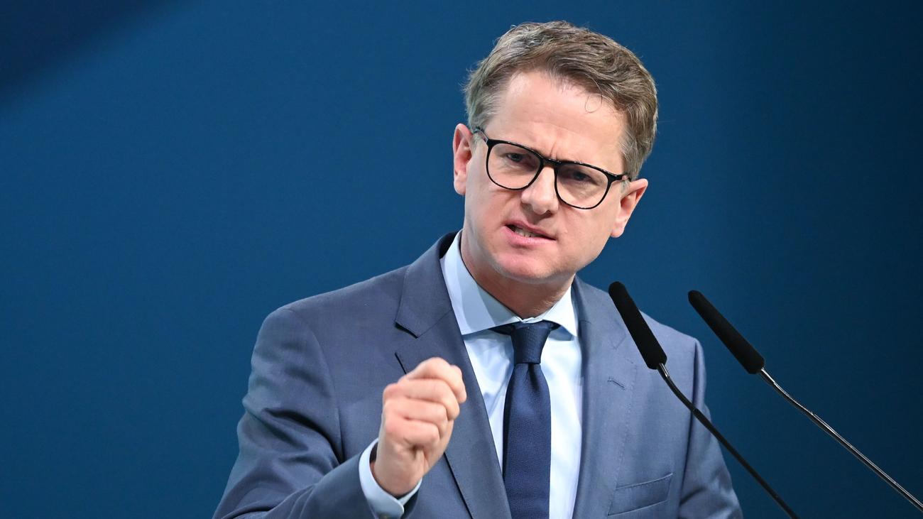 Reformen: CDU-Generalsekretär Linnemann fordert Ministerien zum Sparen auf