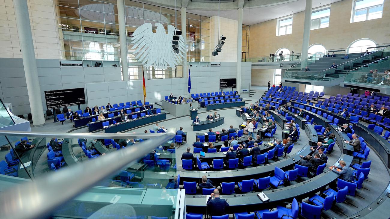 Planspiel im Bundestag: Bundestag untersucht rechtsextreme Vorfälle bei Parlaments-Planspiel