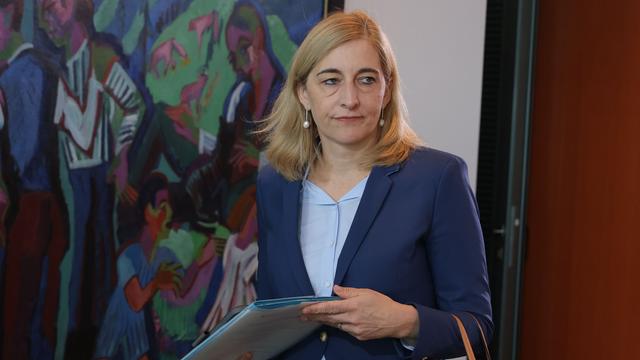Krisendienst: Gesundheitsministerin Warken will Suizidprävention stärken