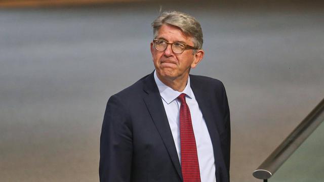 Streit um Buchhandlungen: Wolfram Weimer akzeptiert Gerichtsurteil im Buchladenstreit