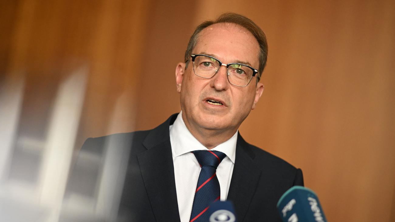 Migrationspolitik: Alexander Dobrindt verteidigt Abschiebungen nach Afghanistan
