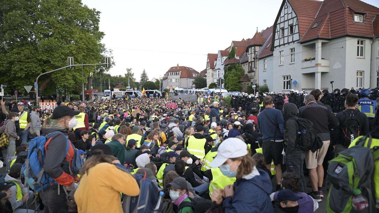AfD-Parteitag: Demonstrierende besetzen zentralen Platz in Erfurt