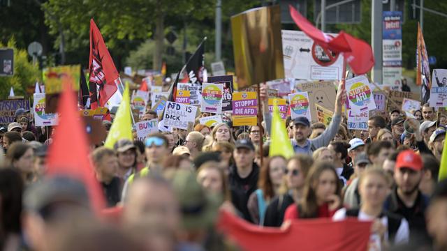 AfD-Parteitag in Erfurt: Aktivisten starten Blockaden gegen AfD-Bundesparteitag in Erfurt