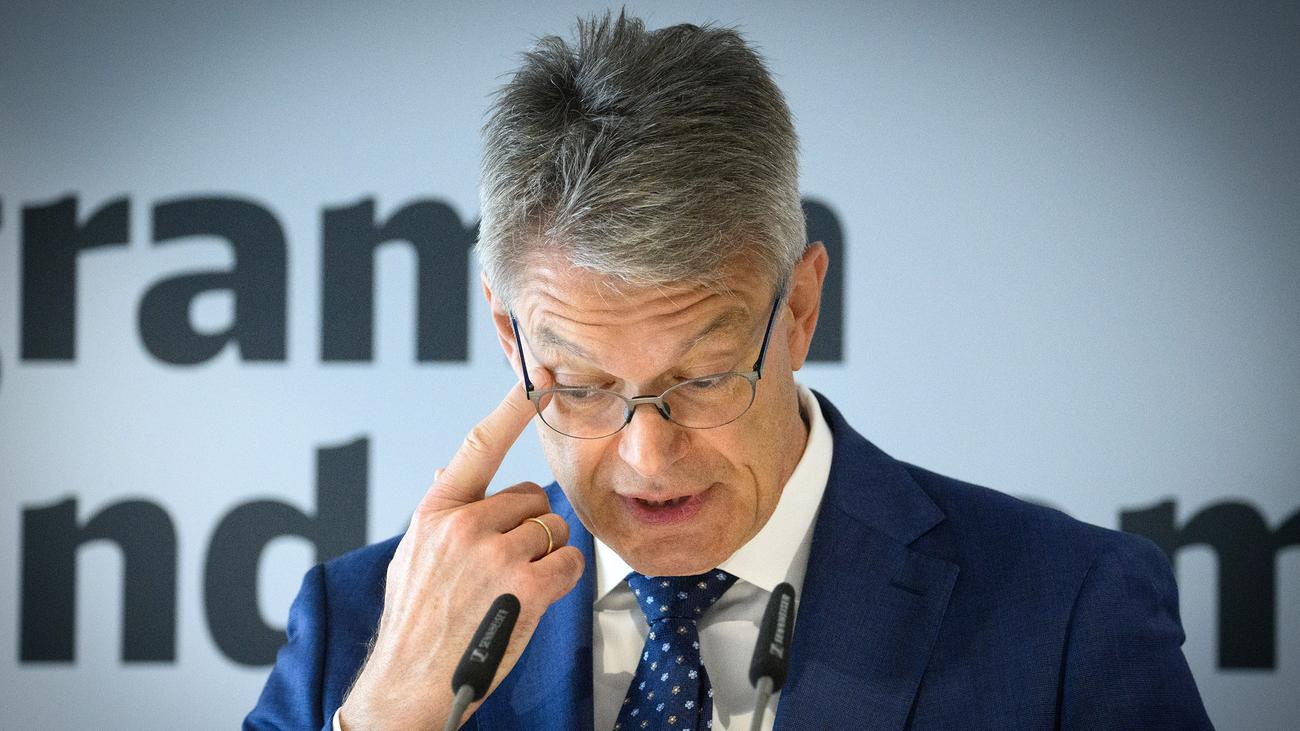 Sanierungsprogramm der Bahn: Bundesverkehrsminister Schnieder ist unzufrieden mit Bahn-Sanierungen