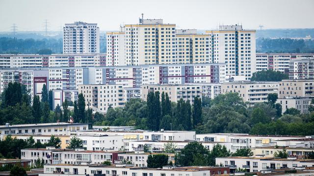 Hellersdorf: Unbekannte werfen Brandsatz auf Berliner Geflüchtetenunterkunft