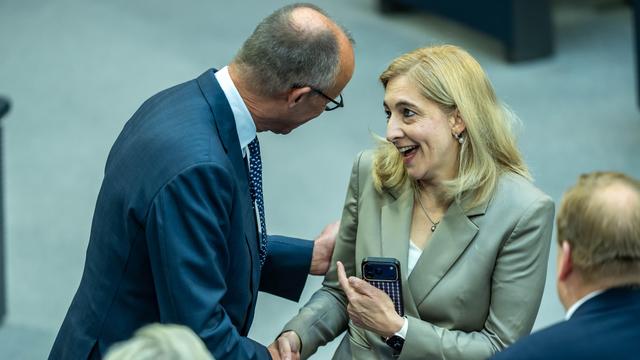 Sparpaket für Krankenkassen: Bundestag stimmt umstrittener Krankenkassenreform zu