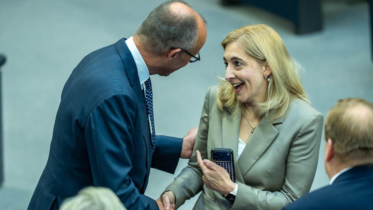Sparpaket für Krankenkassen: Bundestag stimmt umstrittener Krankenkassenreform zu