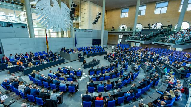 Gesetzliche Krankenversicherung: Live aus dem Bundestag: Die Entscheidung zum Krankenkassen-Sparpaket