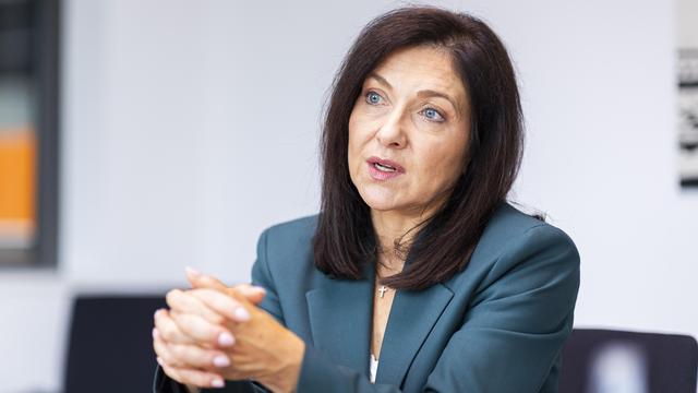 Autoindustrie: Katherina Reiche fordert flexiblere CO2-Grenzwerte für Autobauer