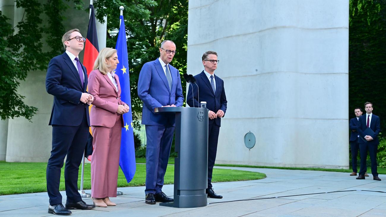 Kabinettsumbau: Merz ordnet Kabinett neu und kündigt weiteren Umbau an