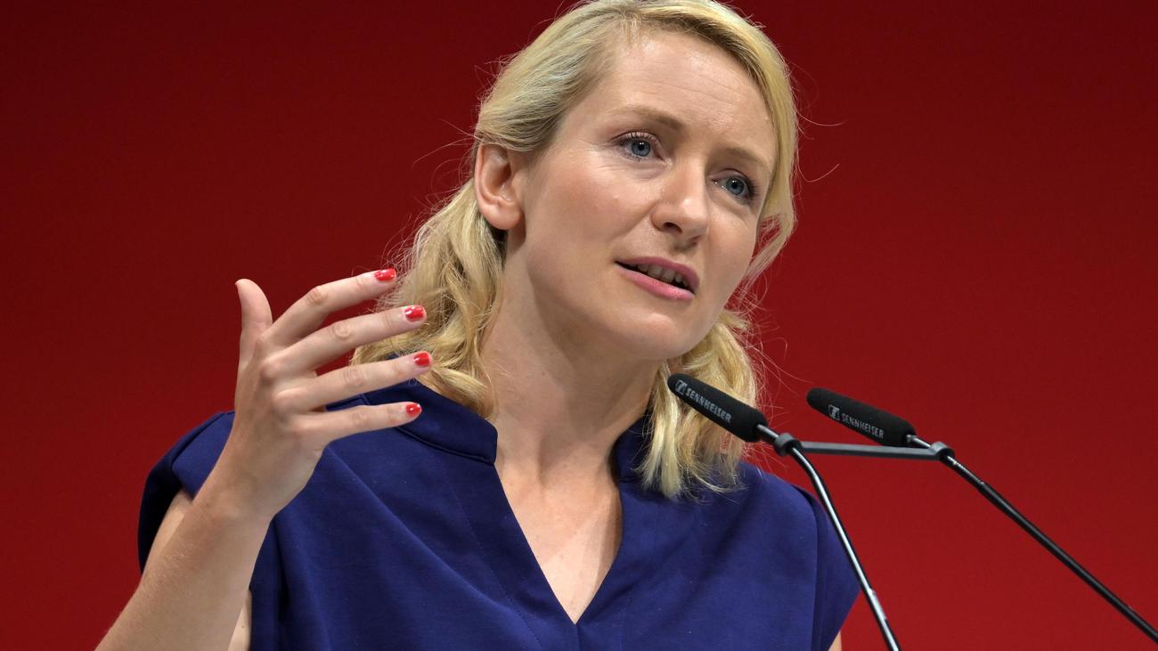 Haushaltsdebatte: Linken-Chefin fordert Ende der »Aufrüstungsspirale«