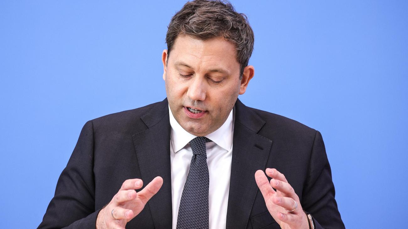 Haushalt 2027: Jetzt live: Lars Klingbeil stellt geplanten Etat für 2027 vor