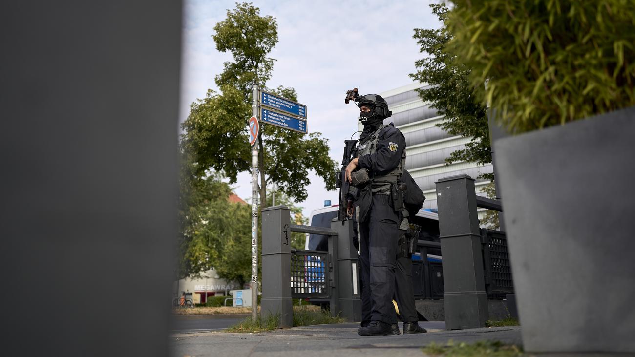 CSD attack in Berlin: Greens criticize Dobrindt's plans for stricter ...
