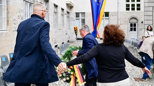Gedenkfeier im Bendlerblock: AfD-Kranz bei Stauffenberg-Gedenken löst Eklat aus