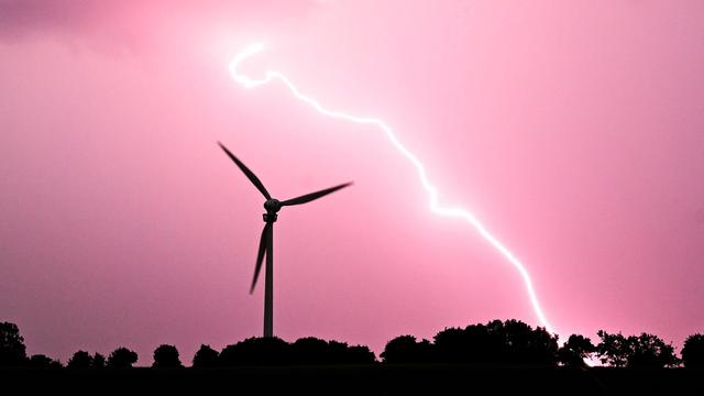 Erneuerbare-Energien-Gesetz: Reiche rudert bei Kürzungsplänen für Ökostromförderung zurück