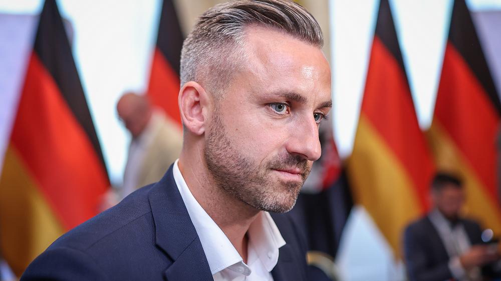 AfD in Sachsen-Anhalt: AfD-Spitzenkandidat will Abschaffung von  Verfassungsschutz prüfen | DIE ZEIT