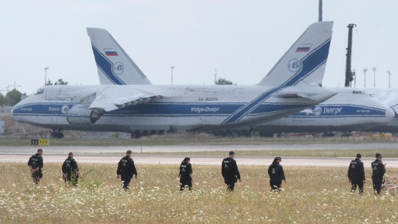 Drohnenvorfall am Flughafen: Polizei durchkämmt Nordpiste am Leipziger Flughafen