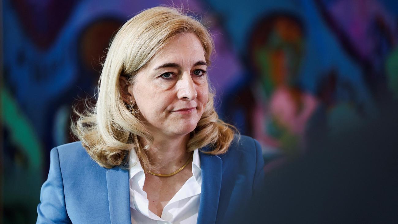Wettbewerbsfähigkeit: Nina Warken kündigt weitere Reformen zur Entlastung ...
