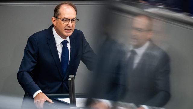 Haushaltsdebatte: Bundesinnenminister Dobrindt sieht hohe Bedrohungslage in Deutschland