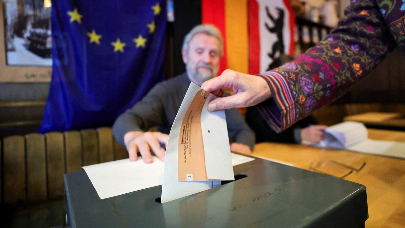 State Elections Begin in Berlin and Mecklenburg-Vorpommern