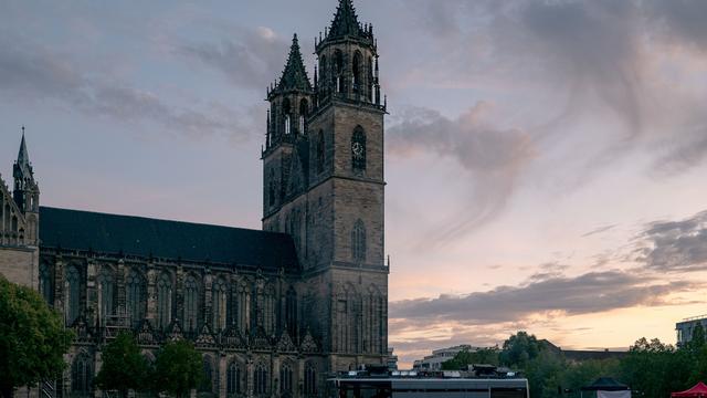 Demonstration in Sachsen-Anhalt: Die einen zünden Feuerwerk, den anderen kommen die Tränen