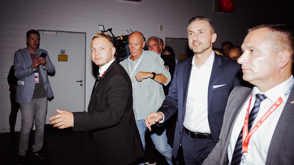 Hochrechnung zur Landtagswahl in Sachsen-Anhalt: Ulrich Siegmund will nach dem Wahlsieg seiner AfD »allen möglichen Kräften die Hand ausstrecken«.