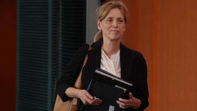 Bild: Bundesbildungsministerin: Prien warnt mögliche AfD-Regierung in Sachsen-Anhalt bezüglich Schulen