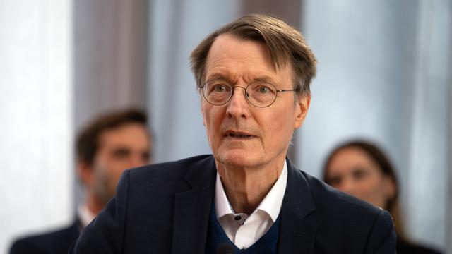 Krankenversicherungs-System: Karl Lauterbach lobt Merz für Vorstoß zu dualem Krankenkassensystem