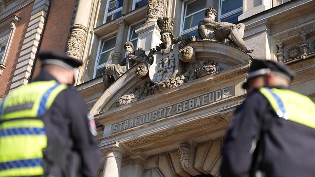 »Letzte Verteidigungswelle«: Mutmaßliche Unterstützer rechtsextremer Terrorgruppe angeklagt
