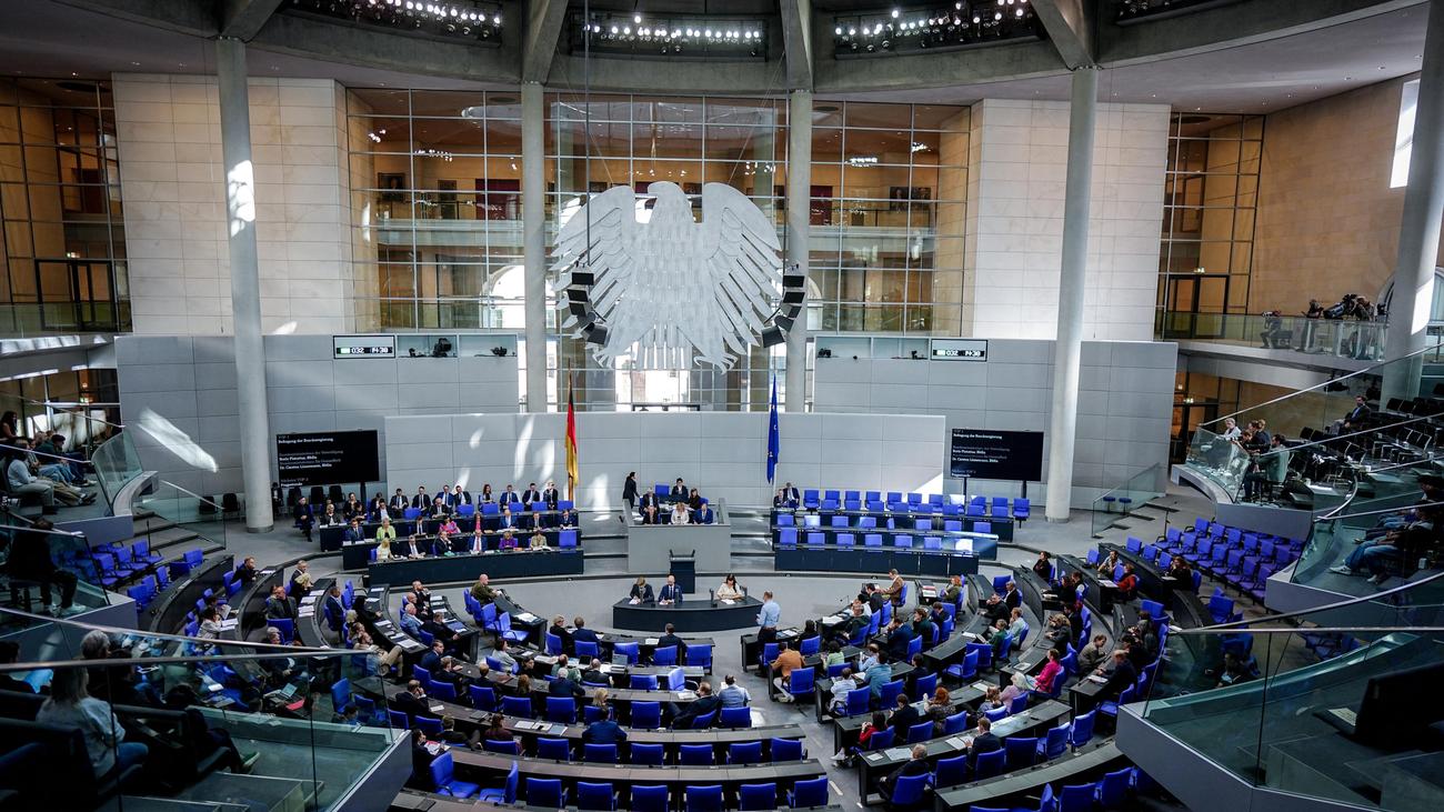 Bundestag: Bundestag debates controversial intelligence service reform and ...