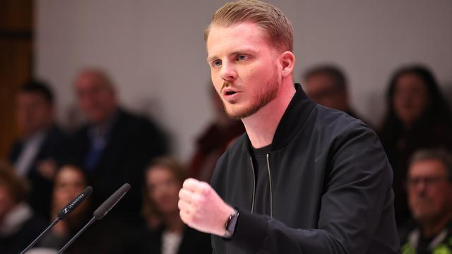 Pflegereform: SPD-Generalsekretär stellt sich gegen Leistungskürzung in der Pflege