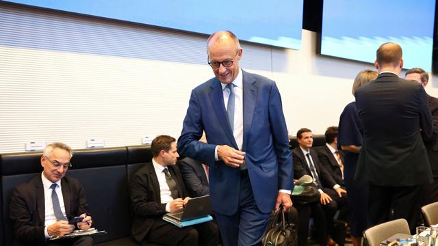 Kritik am Bundeskanzler: Brinkhaus soll in Unionsfraktionssitzung mit Merz abgerechnet haben