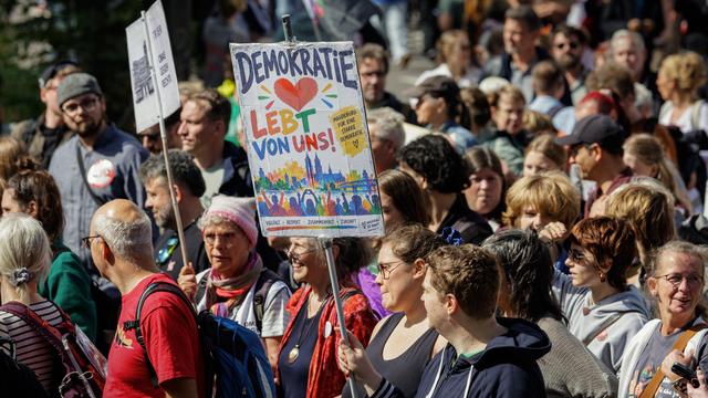 Demokratie-Monitor 2026: Mehrheit wünscht sich mehr Mitsprache bei politischen Entscheidungen