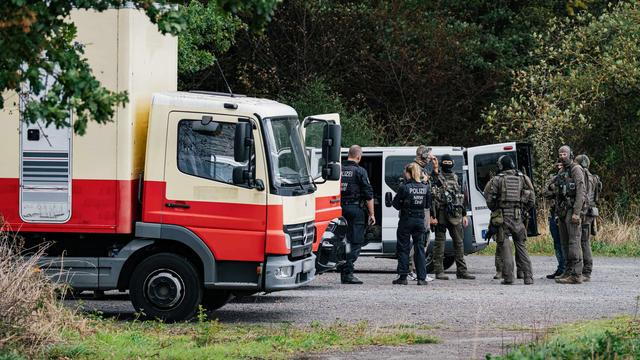 Sabotage an Stromleitungen: Polizei stürmt Fahrzeug, Sabotage-Verdächtiger auf der Flucht