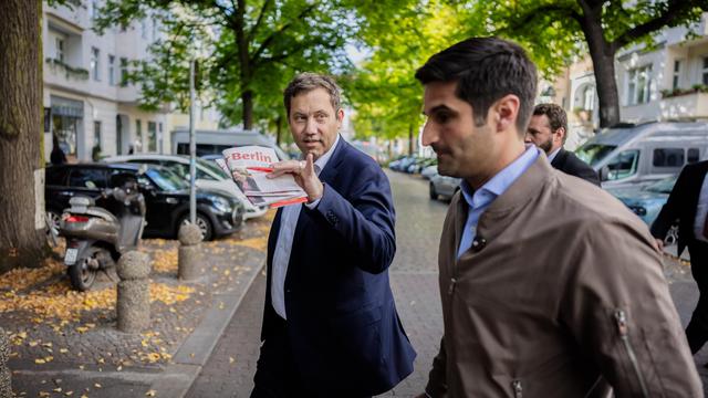 Steffen Krach: Lars Klingbeil spricht Steffen Krach Solidarität der SPD aus
