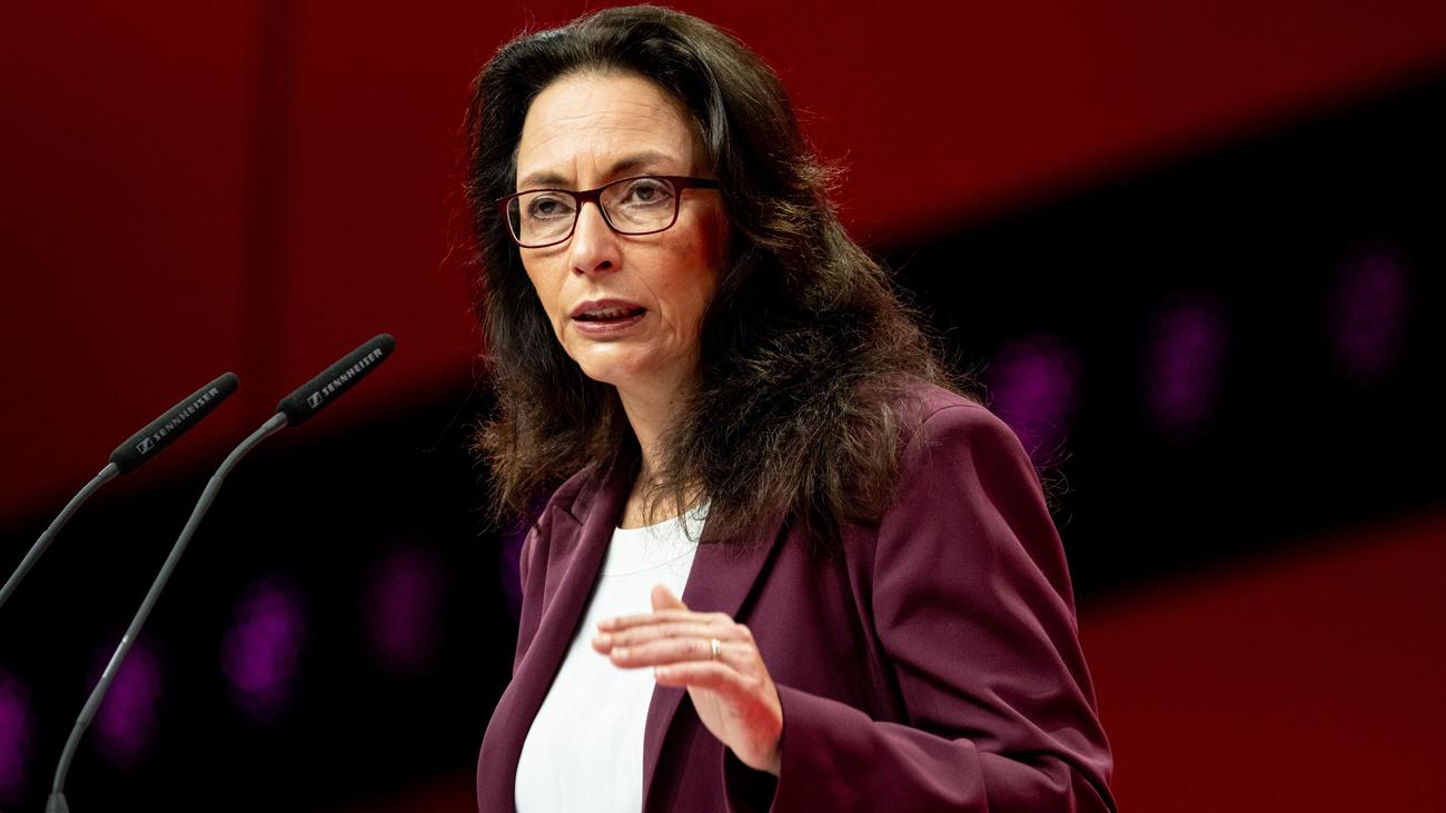 Gewerkschaften: DGB ruft zu bundesweiten Protesten gegen Regierungskurs ...
