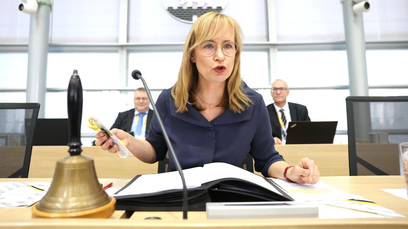 Landtag von Sachsen-Anhalt: Alterspräsidentin betont »Antifaklausel« der Landesverfassung
