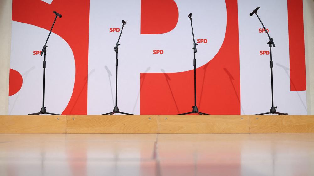 Rot-Rot-Grün in Berlin: Berliner SPD will Mitglieder über ...