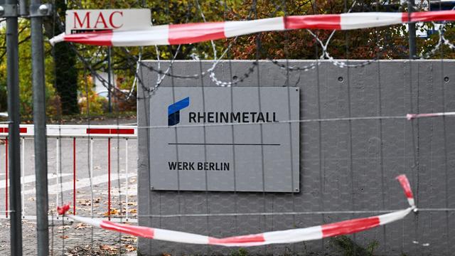 Protest in front of Rheinmetall in Berlin: Activists glue themselves in front of Berlin Rheinmetall company premises