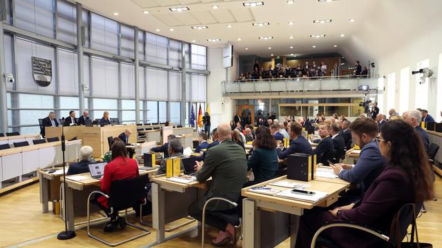 Landtag von Sachsen-Anhalt: Alterspräsidentin betont »Antifaklausel« der Landesverfassung