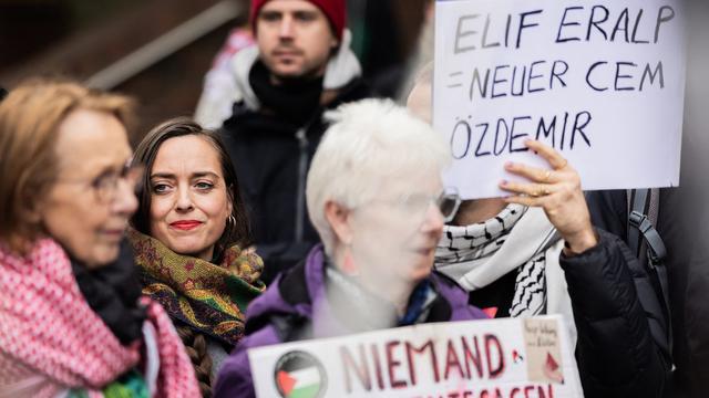 Vanessa Emde: Vanesse Emde kritisiert auf Kundgebung Berliner Linken-Führung