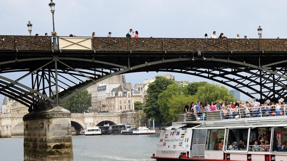 Liebesschlösser: Teil des Pariser Pont des Arts bricht ein