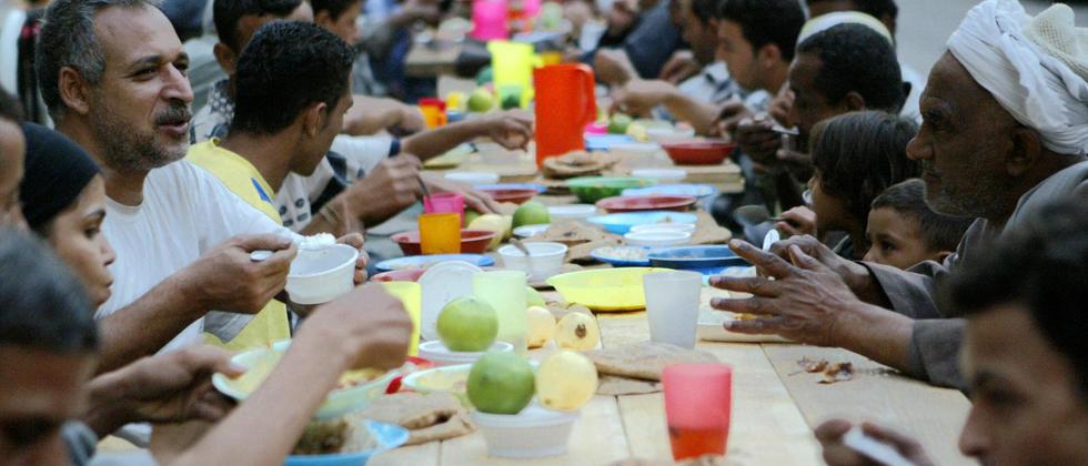 Islam: Muslime beginnen Ramadan  ZEIT ONLINE