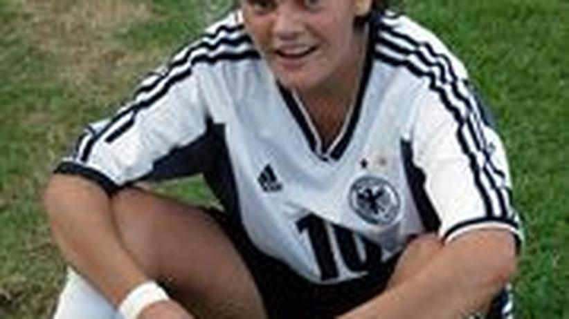 Anna Gauto war im erweiterten Kader der U-16 und U-19 Nationalmannschaft aktiv. Von 1992 bis 2008 spielte sie für den FFC Wacker München. Sie unterstützt die Sportredaktion von ZEIT ONLINE während der Frauenfußball-WM.