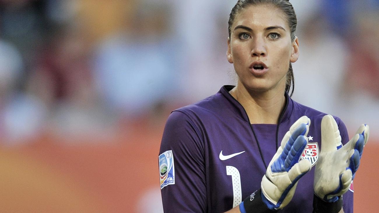 Us Torfrau Hope Solo In Deutschland Scheinen Sie Zu Verstehen Dass Auch Frauen Fussball Spielen Zeit Online