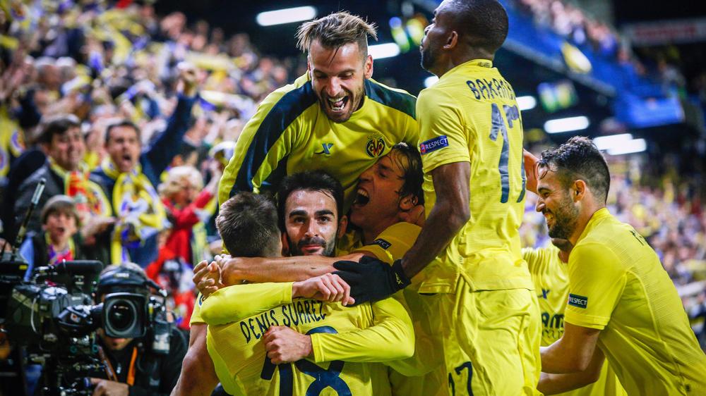 Europa League: Villarreals Spieler bejubeln ein Tor.