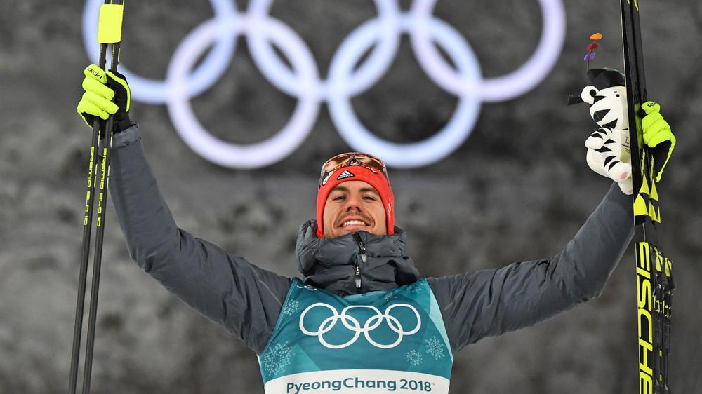 Biathlon: Arnd Peiffer bei der Siegesfeier