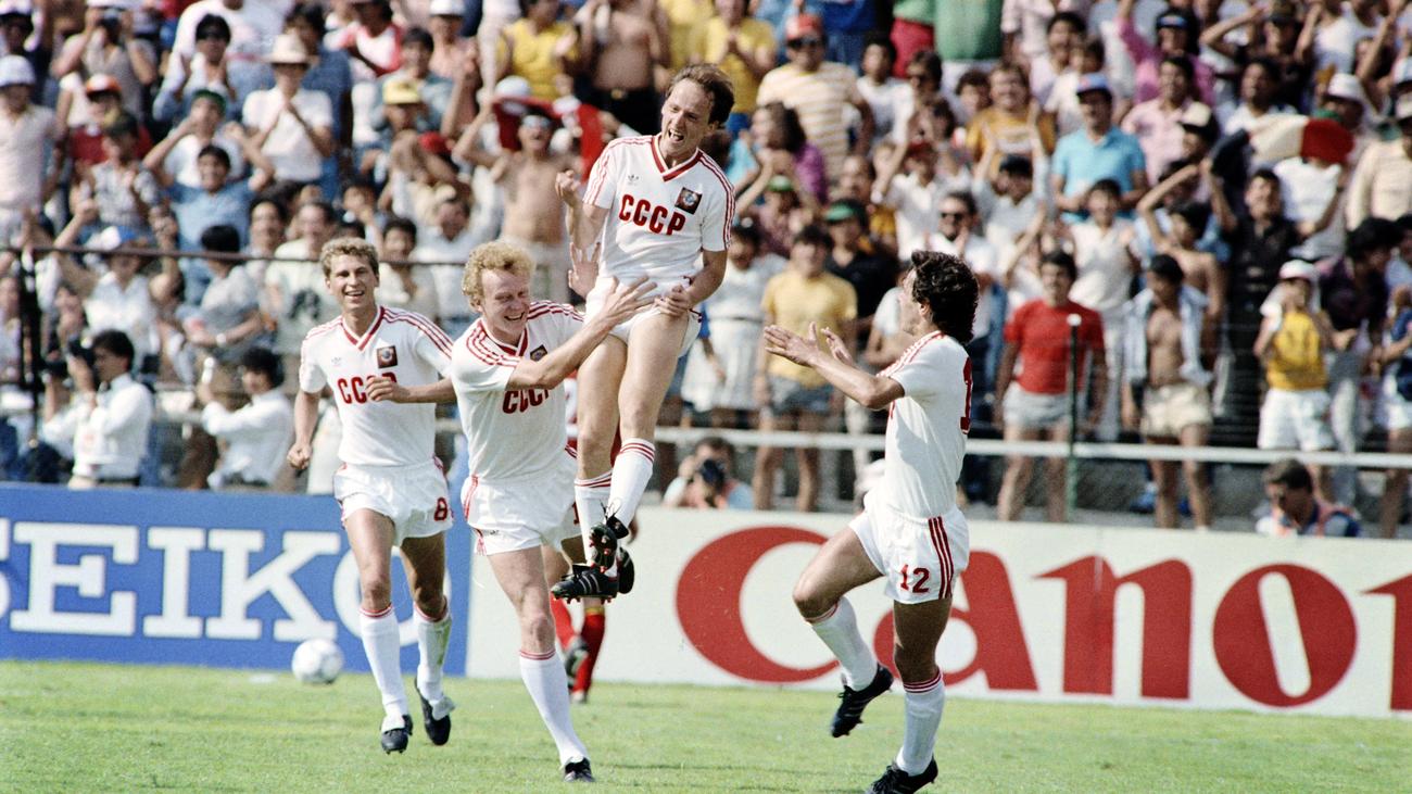 Fußball in der Sowjetunion: Heute führen sie Krieg | ZEIT ...